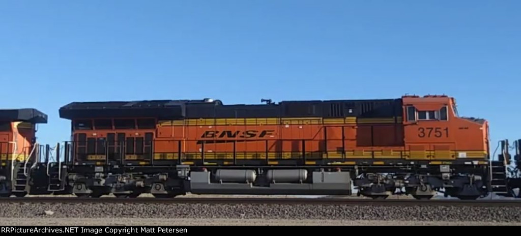 BNSF 3751